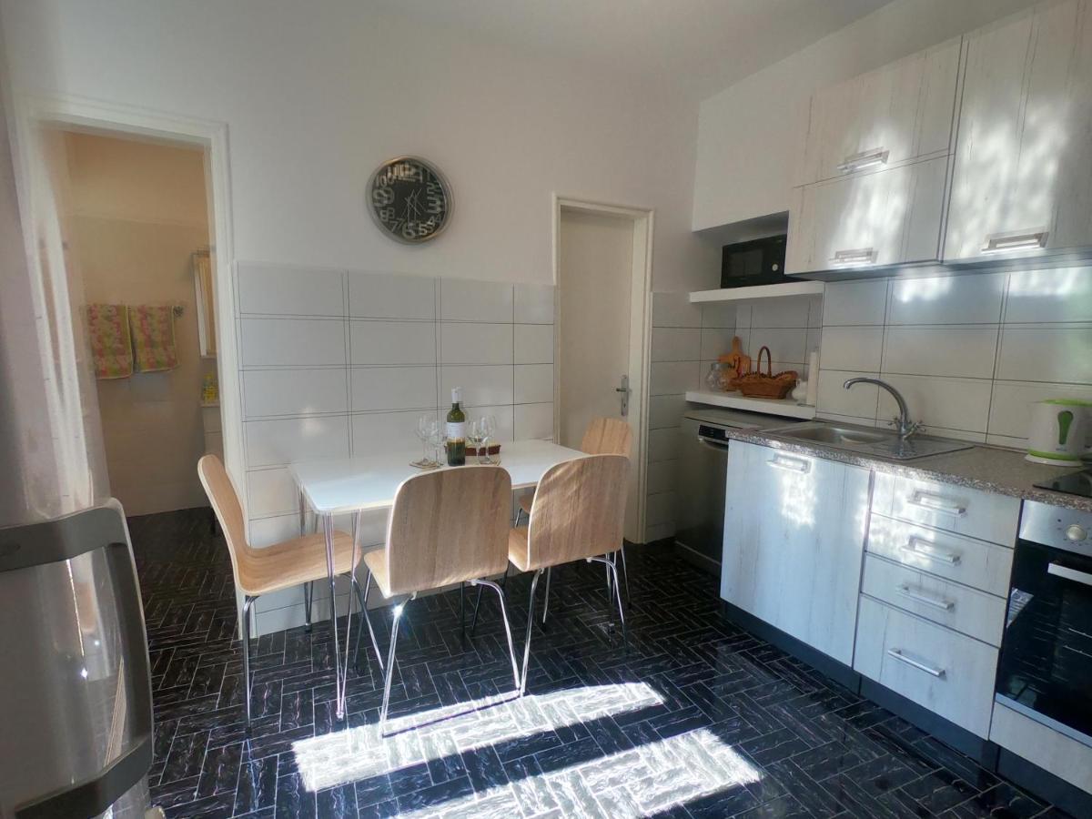 Apartment Dinka Baška Buitenkant foto